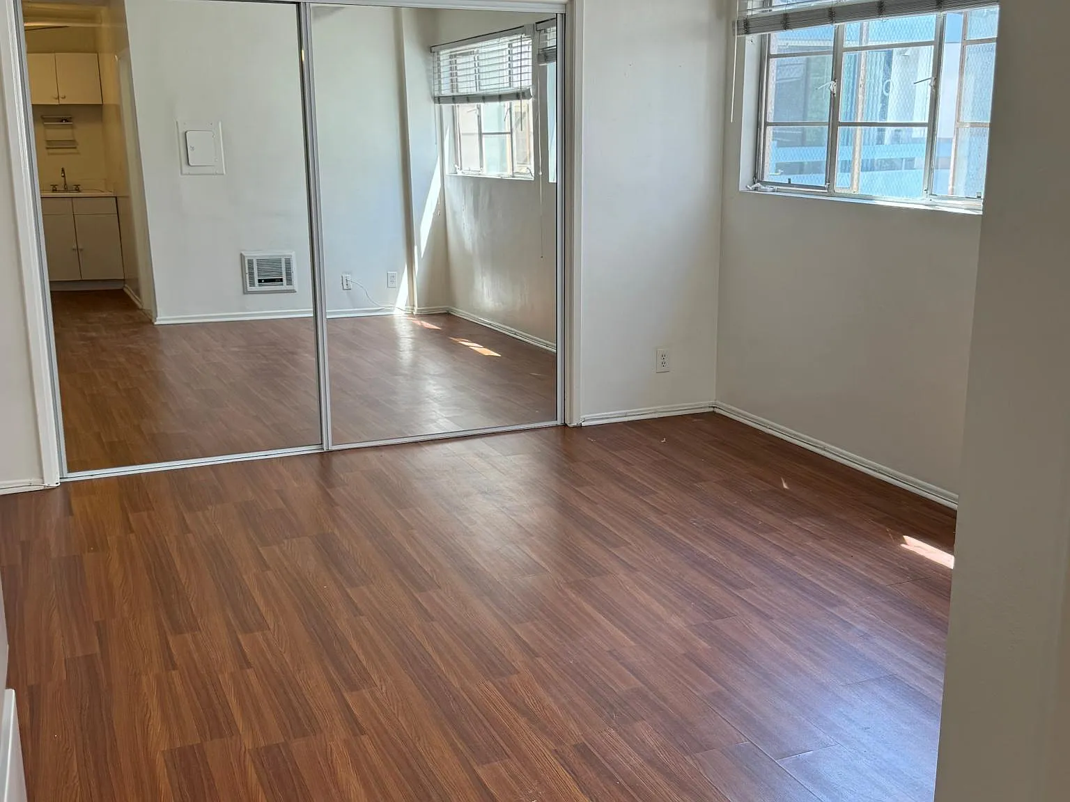 Studio, 300 sqft, $1,795 — Photo 1