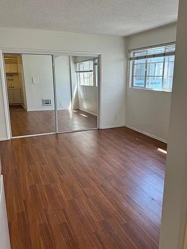 908 4th St Photo 1