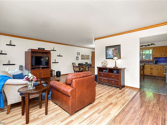 2nd image of 106 Woodridge Dr