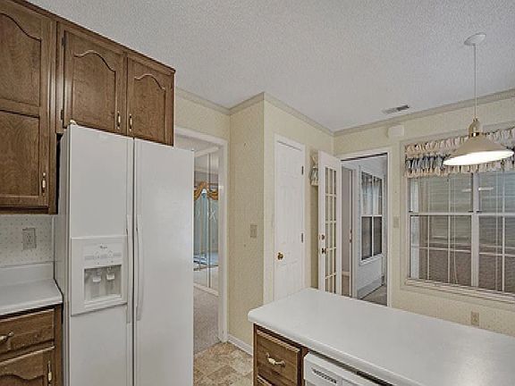 3rd image of 1709 Lake Park Cir
