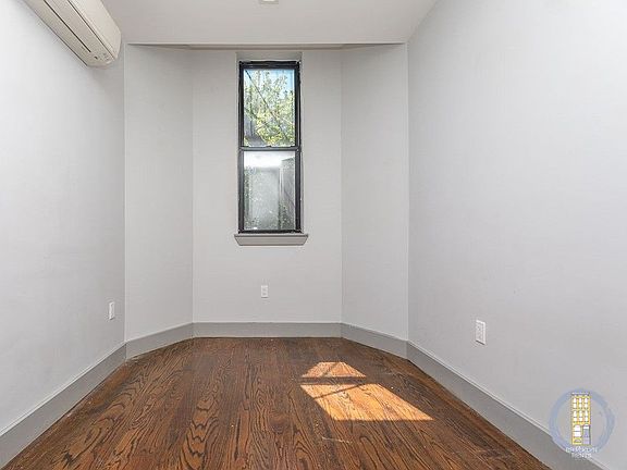 3rd image of 256 Jefferson St #2F