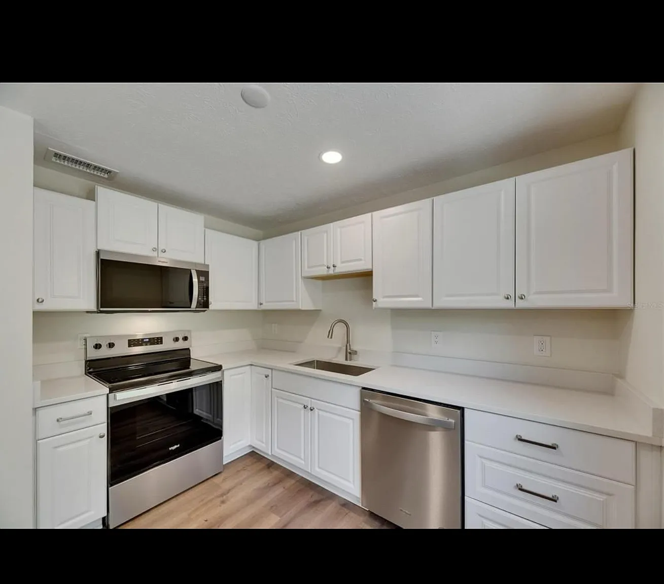 3 bed, 1312 sqft, $2,300 — Photo 3