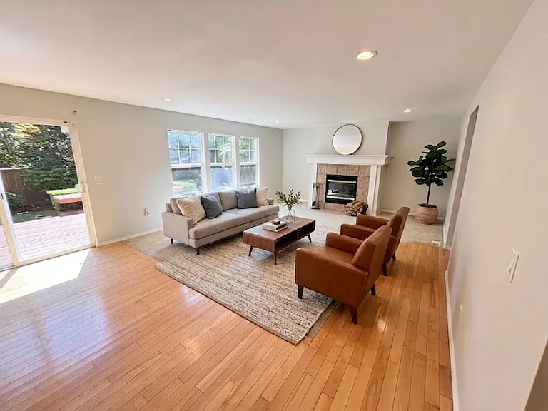 24909 SE 20th Ct — Photo 4