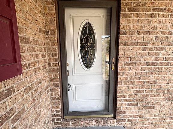 3rd image of 305 Crestwood Drive