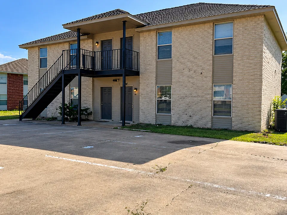 1704 Spring Rose Cir #D