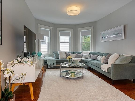 2nd image of 26 Park Rd #2
