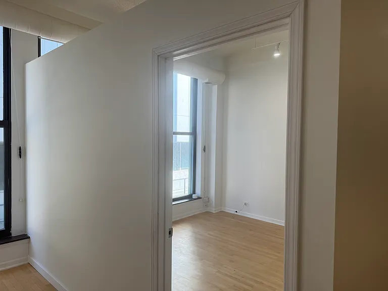 633 S Plymouth Ct #707 — Photo 9