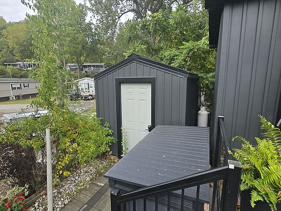 4th image of 490 Empire Rd #Hol006