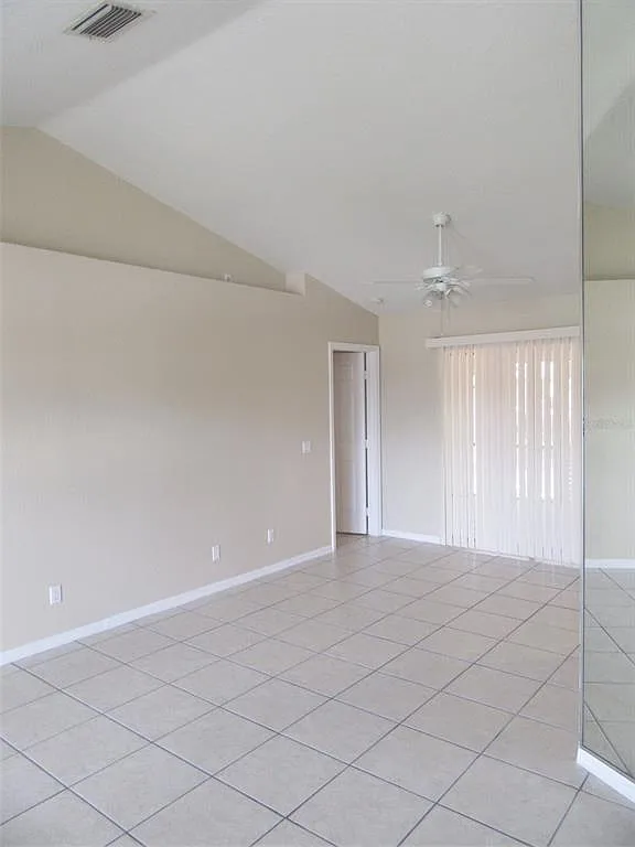 3 bed, 2.0 bath, 2436 sqft, $1,800 — Photo 4