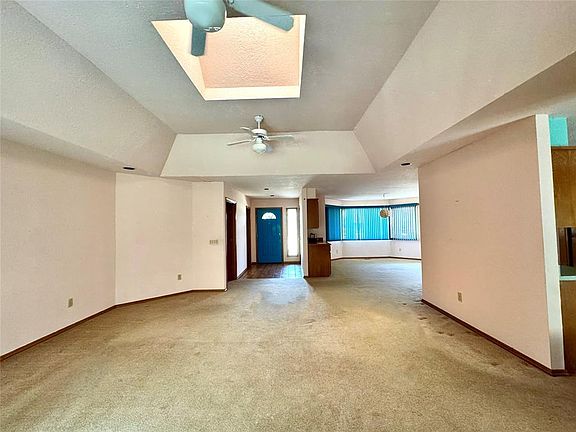 5th image of 2305 Lakewood Dr