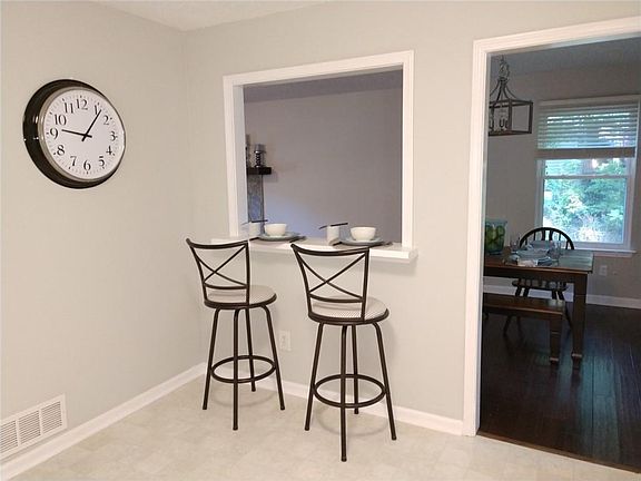 4th image of 5698 Macedin Dr