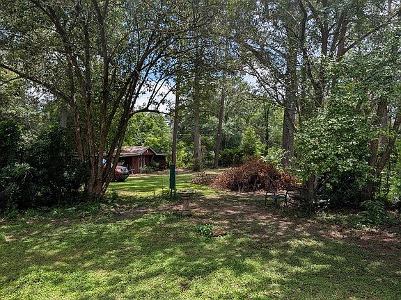 3rd image of 100 Holly Hill Dr