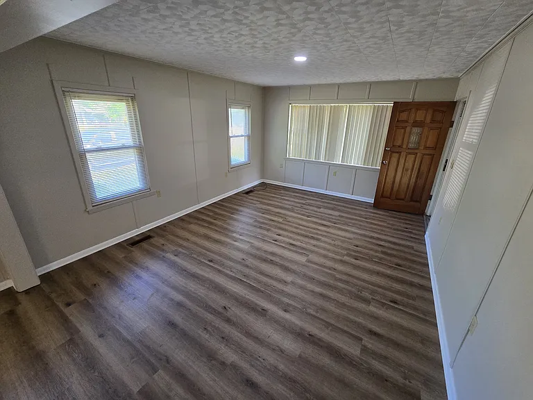 131 Hedstrom Dr — Photo 3