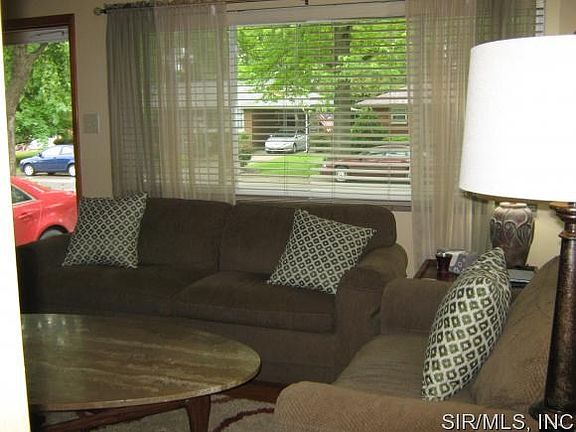 4th image of 2587 Boyle Ave