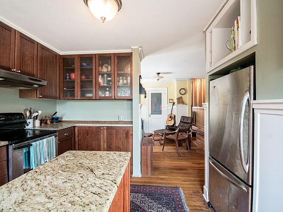 5th image of 157 Prospect Hill St