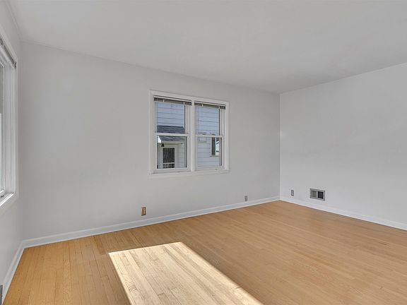 3rd image of 371 17th St