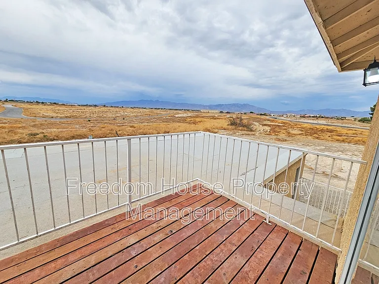 2321 E Calvada Blvd #6 — Photo 16