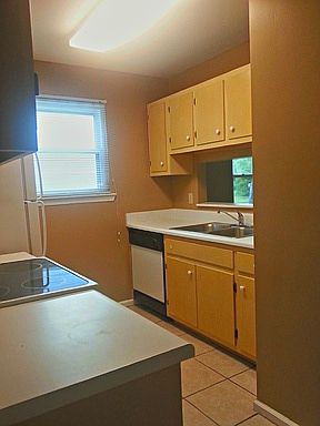 3rd image of 4013B Catawba St