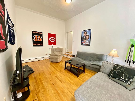 5th image of 250 Warner St APT 1