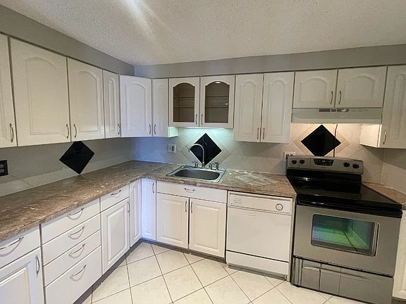 5th image of 1304 S Parker Rd