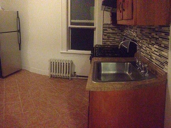 5th image of 700 E 241st St