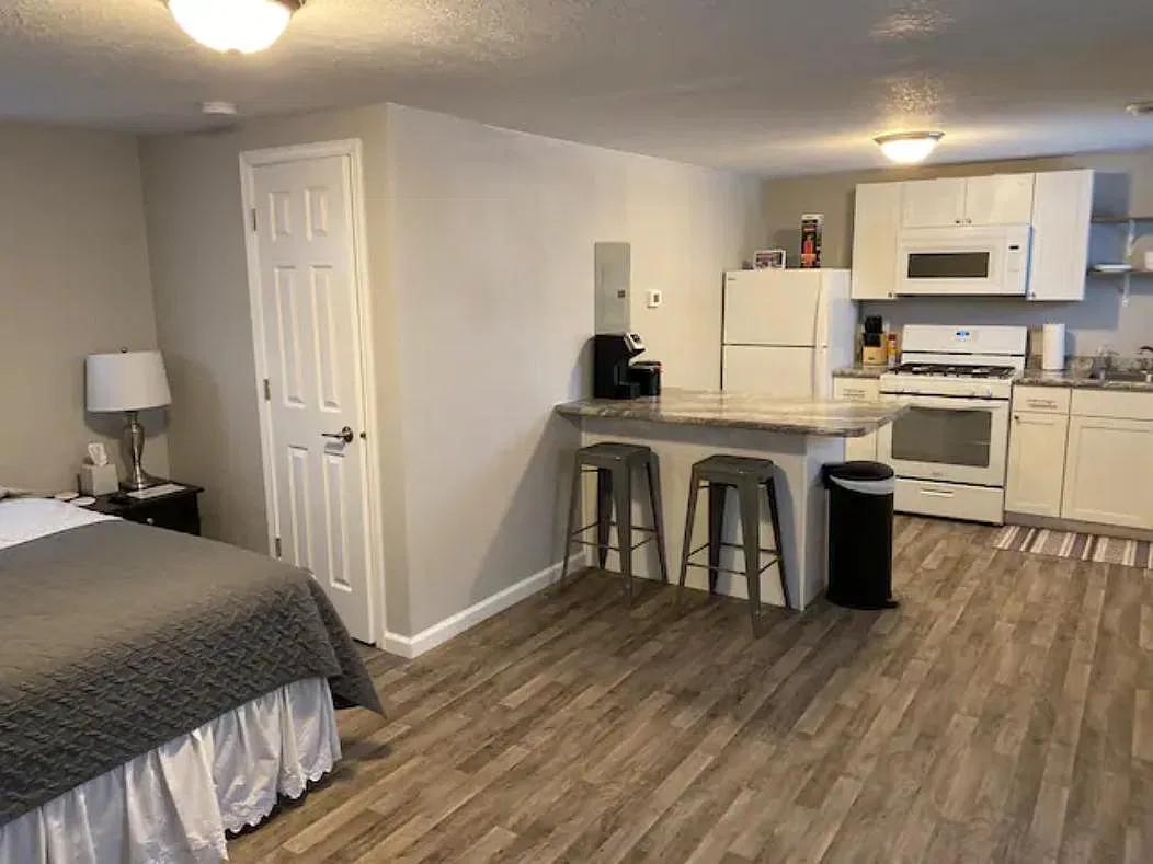 Studio, 500 sqft, $995 — Photo 3