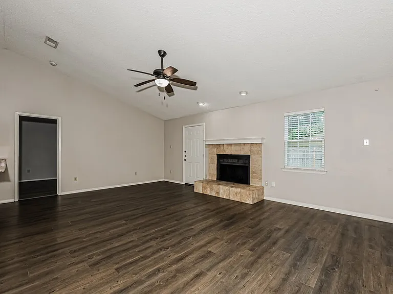 2917 Highlawn Ter — Photo 3