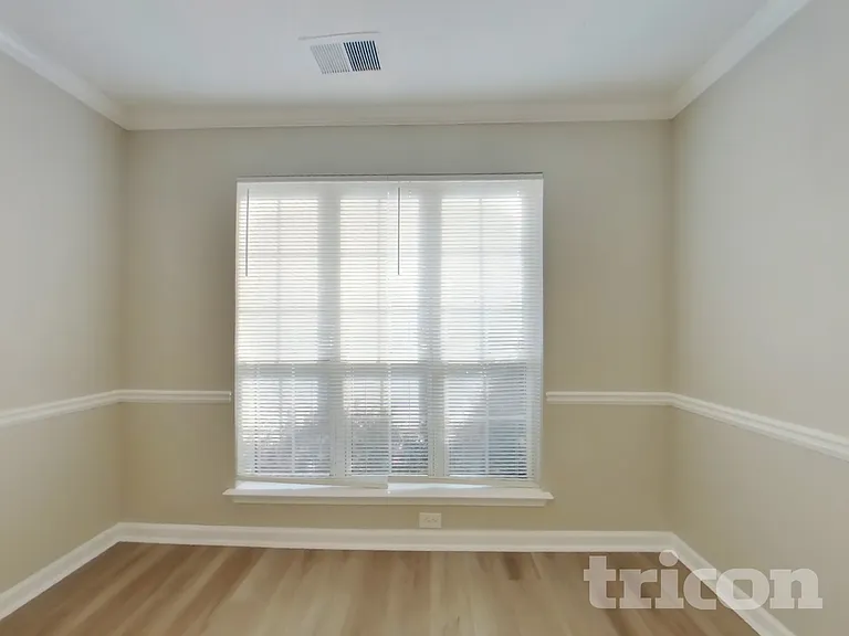 9870 Rivercliff Ln — Photo 5