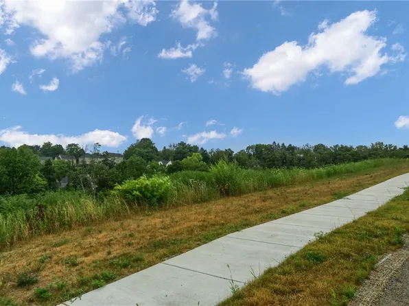 5 Beaver Grade Rd, Mc Kees Rocks, PA 15136