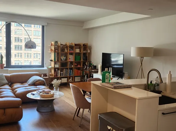 445 West 35th Street image 2 of 15