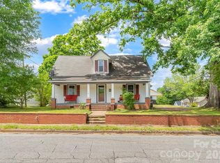 137 12th St NW, Hickory, NC 28601