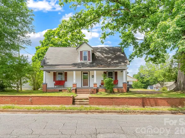137 12th St NW, Hickory, NC 28601