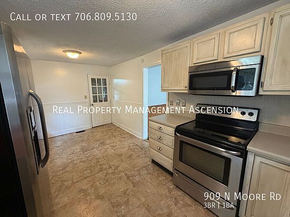 3rd image of 909 N Moore Rd