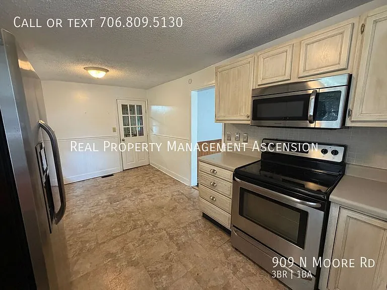 909 N Moore Rd — Photo 3