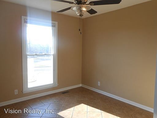 3rd image of 1825 Warren Dr
