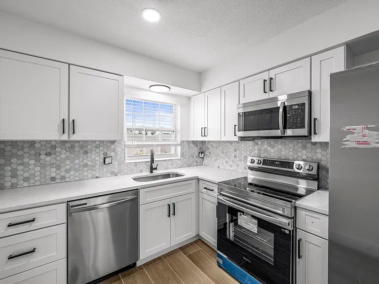 1400 Eudora Rd — Photo 1