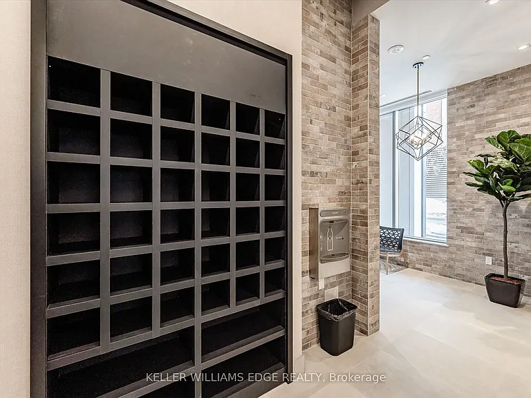 212 King William St E #418 — Photo 26