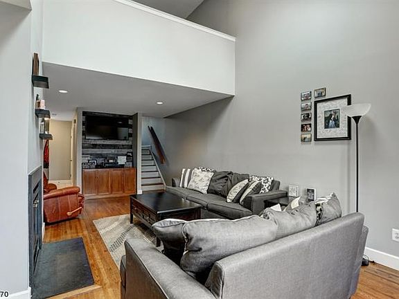 4th image of 18 Bongart Dr