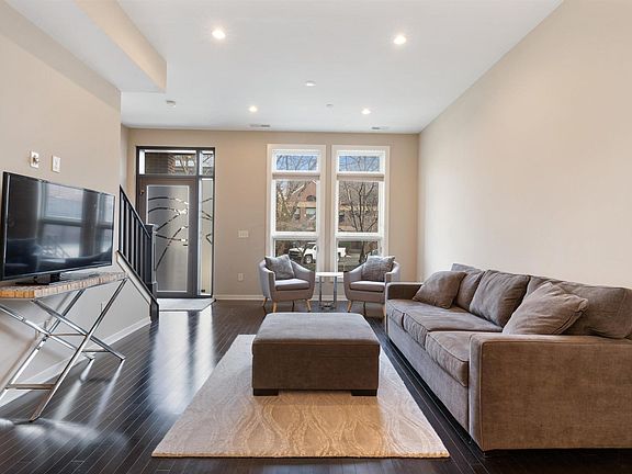 4th image of 85 N 5th St #Townhouse
