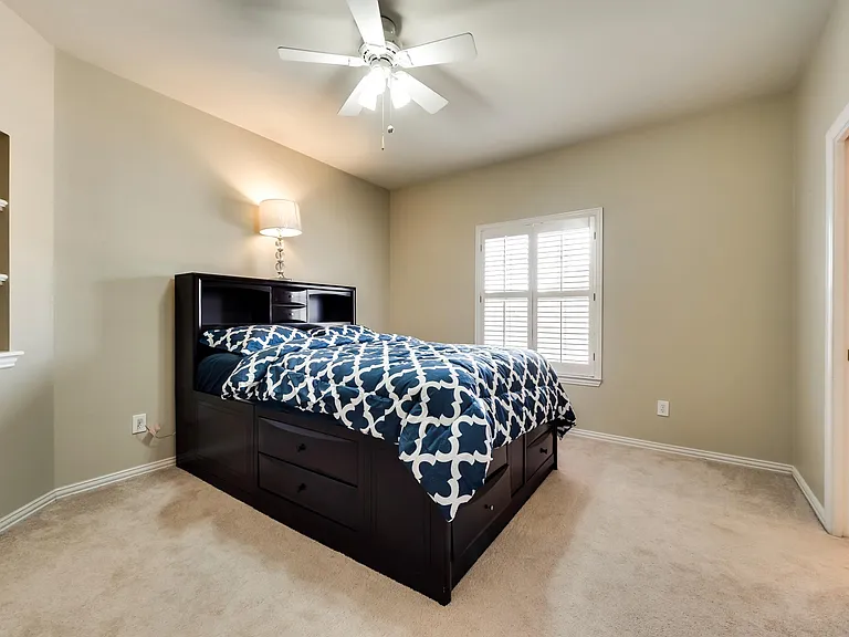 Bedroom 3 (Queen Bed)