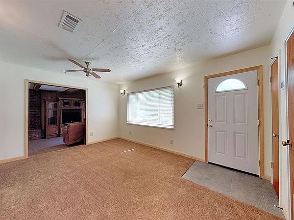 2nd image of 304 N Bailey Blvd