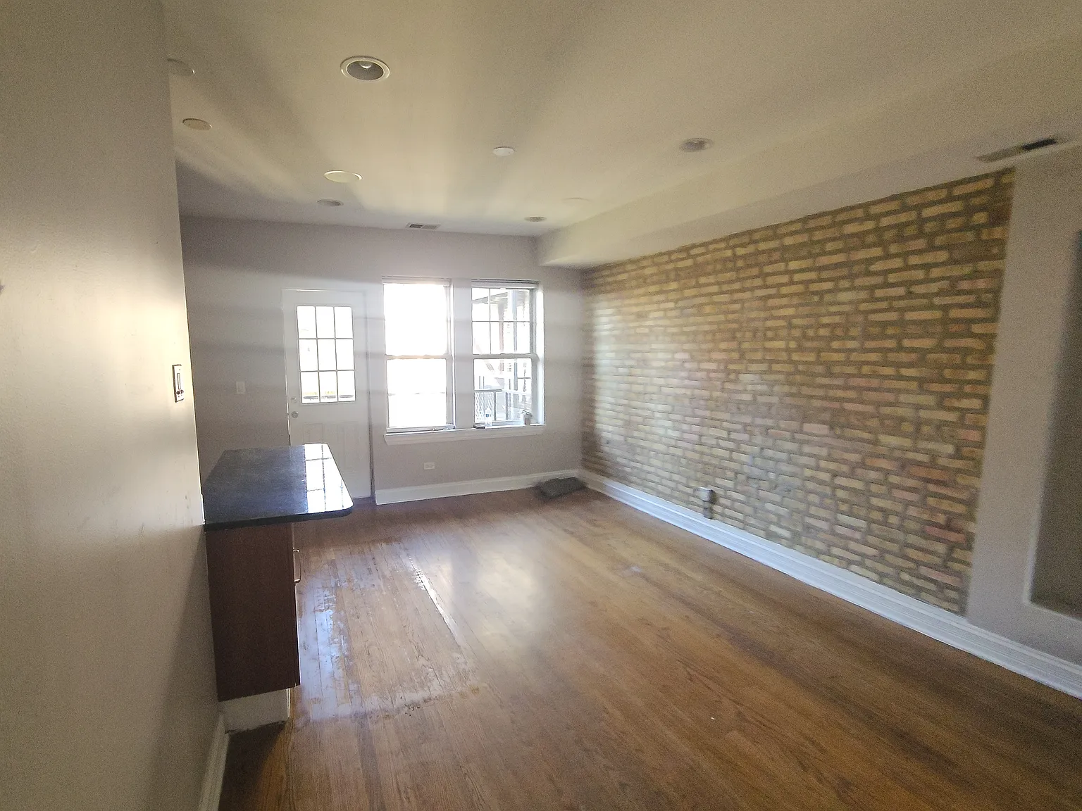 2 bed, 1000 sqft, $1,595 — Photo 3