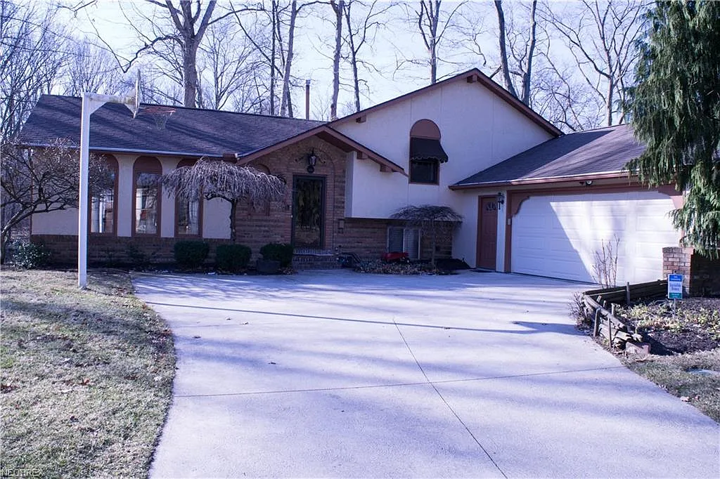 816 Valley Dr photo 1