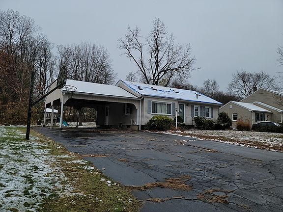 2nd image of 11 Pineywood Rd