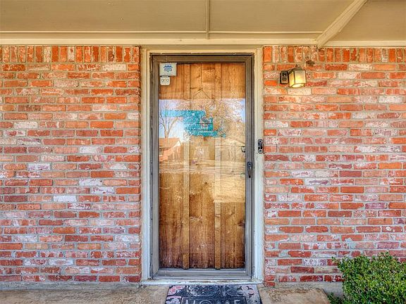 4th image of 904 Oak Park Dr