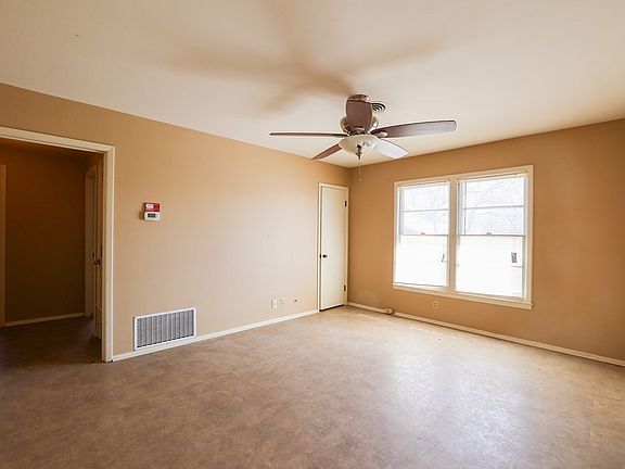 4th image of 202 Mesquite Dr