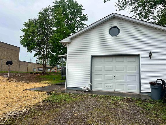 4th image of 112 Richland St