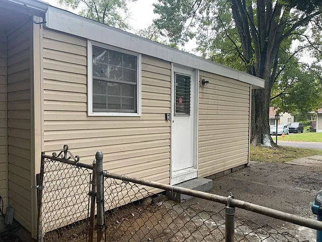 3 bed, 2.0 bath, 873 sqft, $1,375 — Photo 3