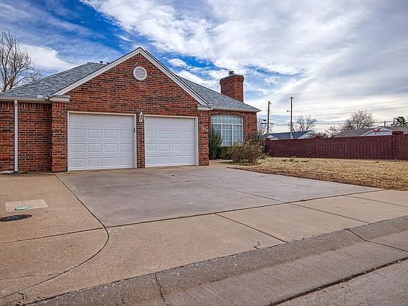 2nd image of 1219 Regency Ct
