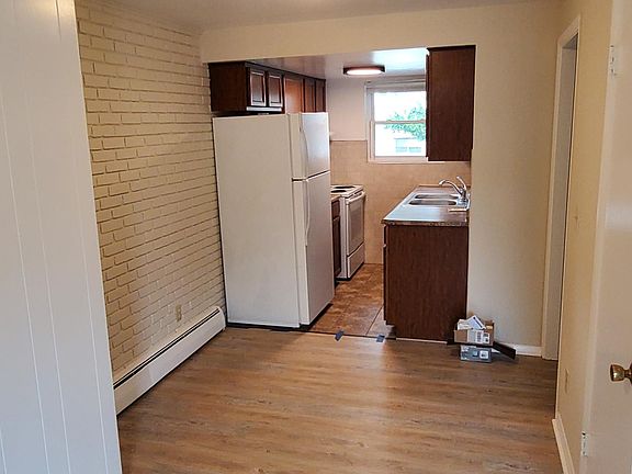 4th image of 2102 Oxford Ave